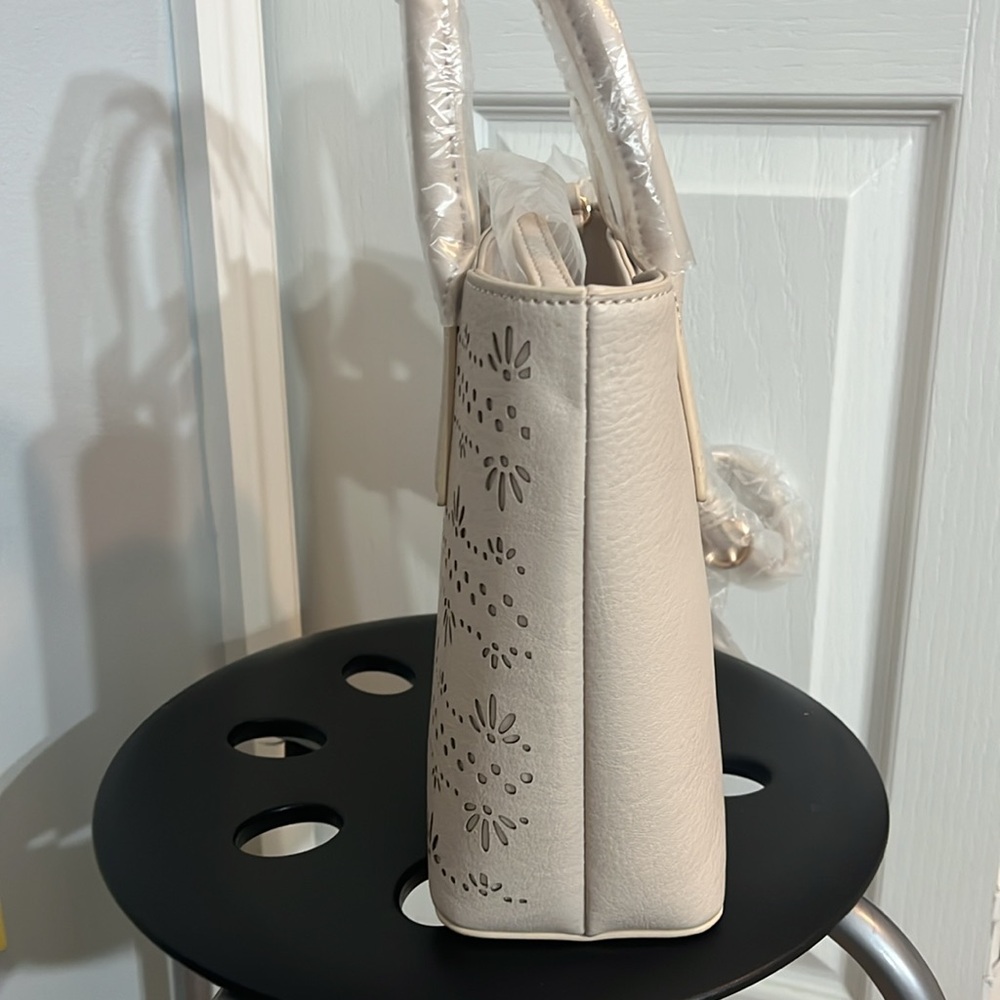 LC Lauren Conrad Cream Crossbody Bag - Picture 9 of 14